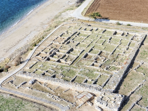 Αρχαιολογικός χώρος (υπό γωνία).